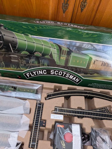 Hornby flying scotsman train - flying,