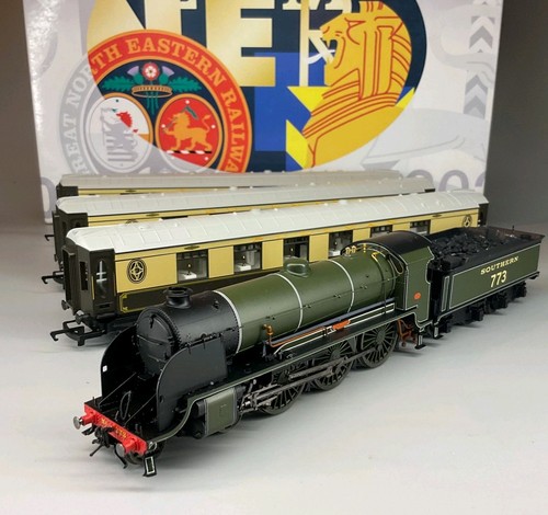 Hornby r2797m the - hornby, white