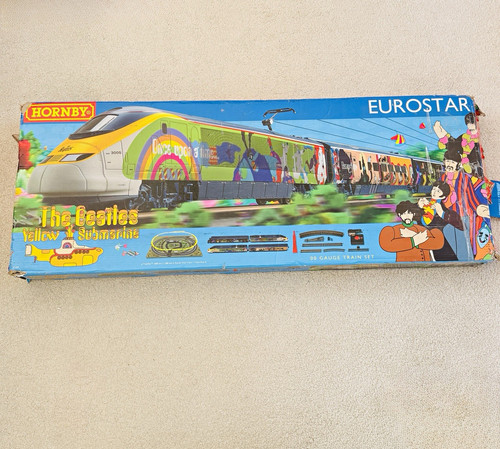 Hornby the beatles - beatles, yellow