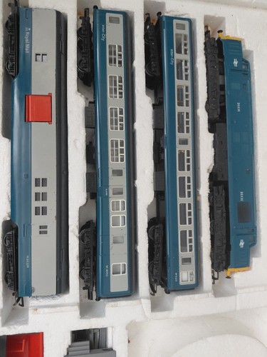 Hornby royal mail train set - hornby,